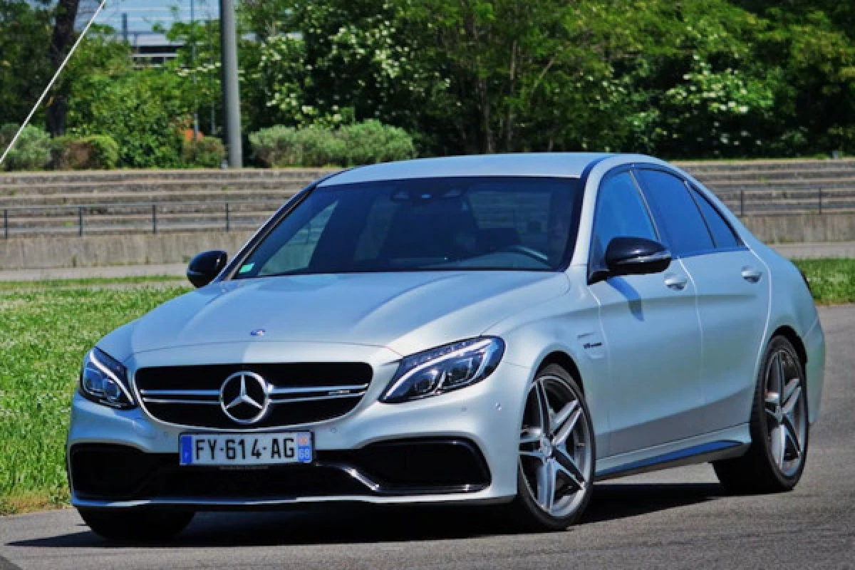 MERCEDES C63 AMG - 2016 - Exploregion