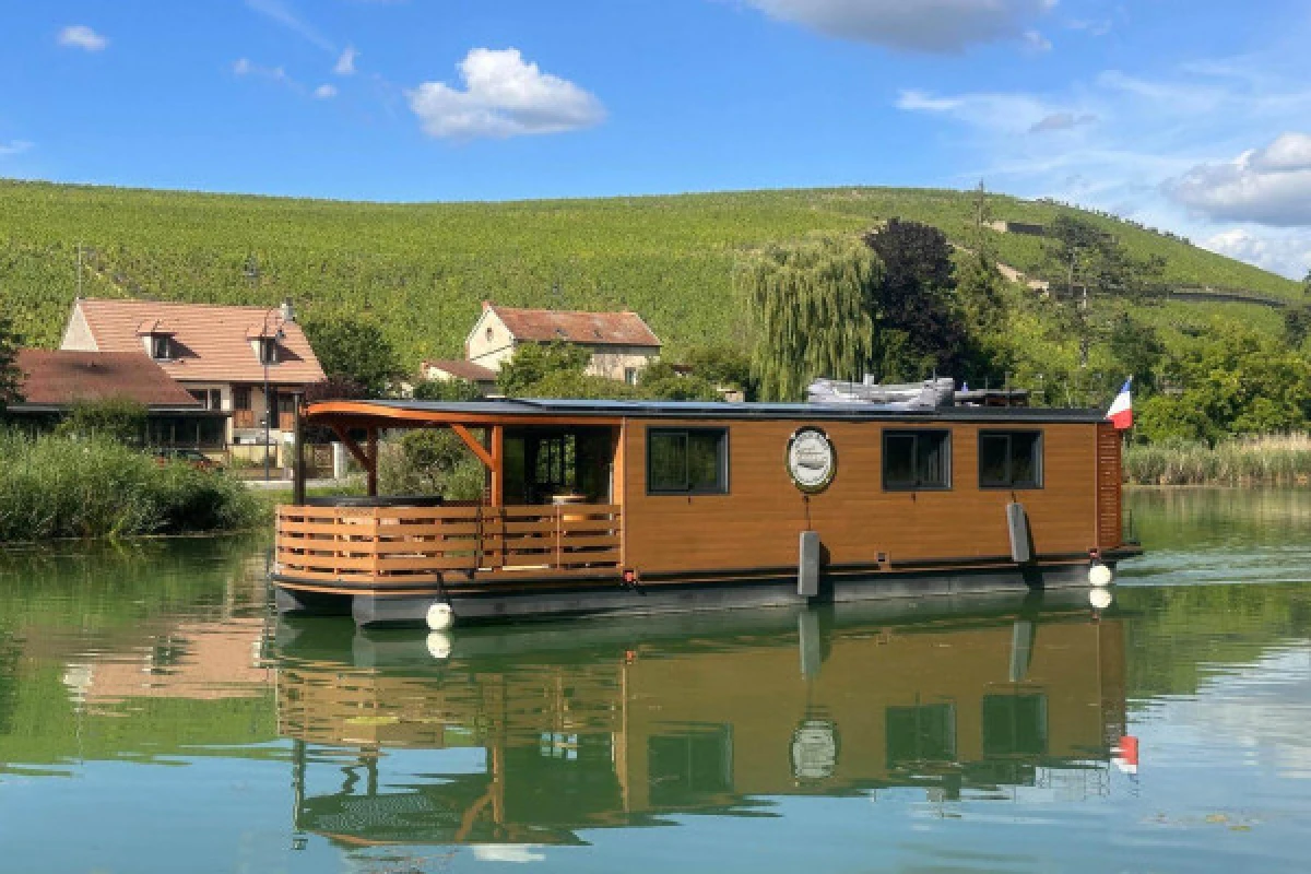 Promenade Semi-Privé en House Boat solaire en Champagne - Exploregion