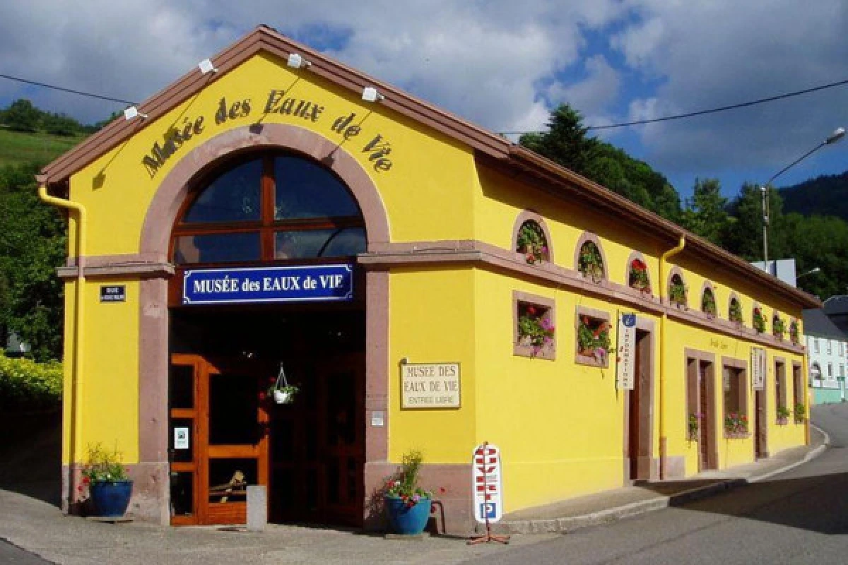 Visite Guidée du Musée des Eaux de Vie - Exploregion