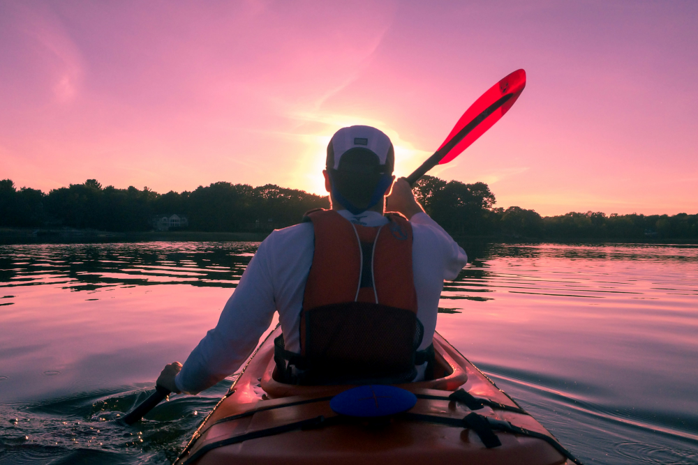 Exploregion - Personne qui fait du kayak  